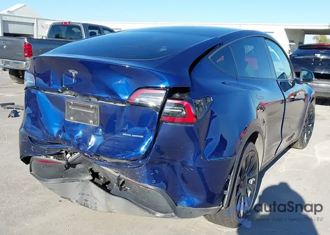 2022 Tesla Model Y Long Range Dual Motor All-Wheel Drive z USA, uszkodzony, nr VIN 7SAYGDEE4NF313705